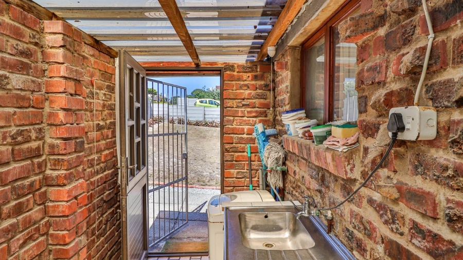 4 Bedroom Property for Sale in De Kelders Western Cape